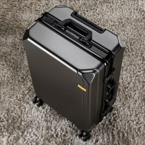 New Design Water Repellent Good Quality Carry On Spinner Suitcase With USB Aluminum Suitcase Gift Box Trolley Luggage