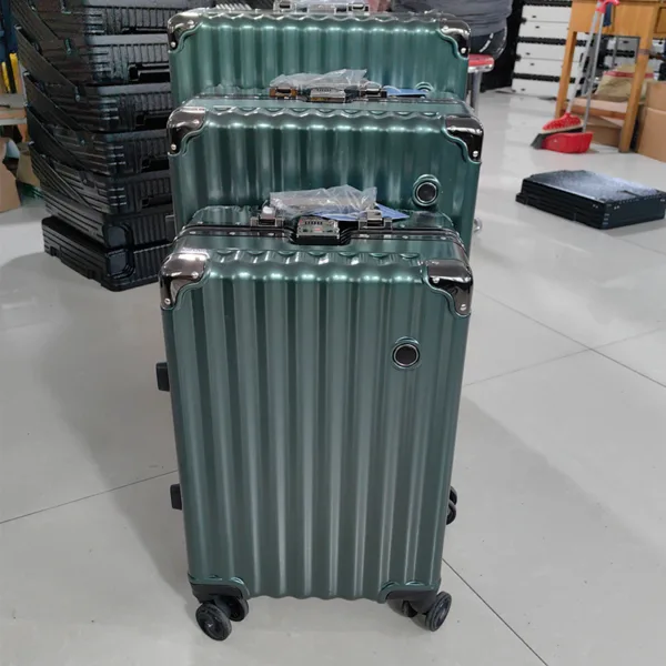Aluminum Frame Luggage Suitcase Set 3 PCS a Set with Cup Holder - Image 3